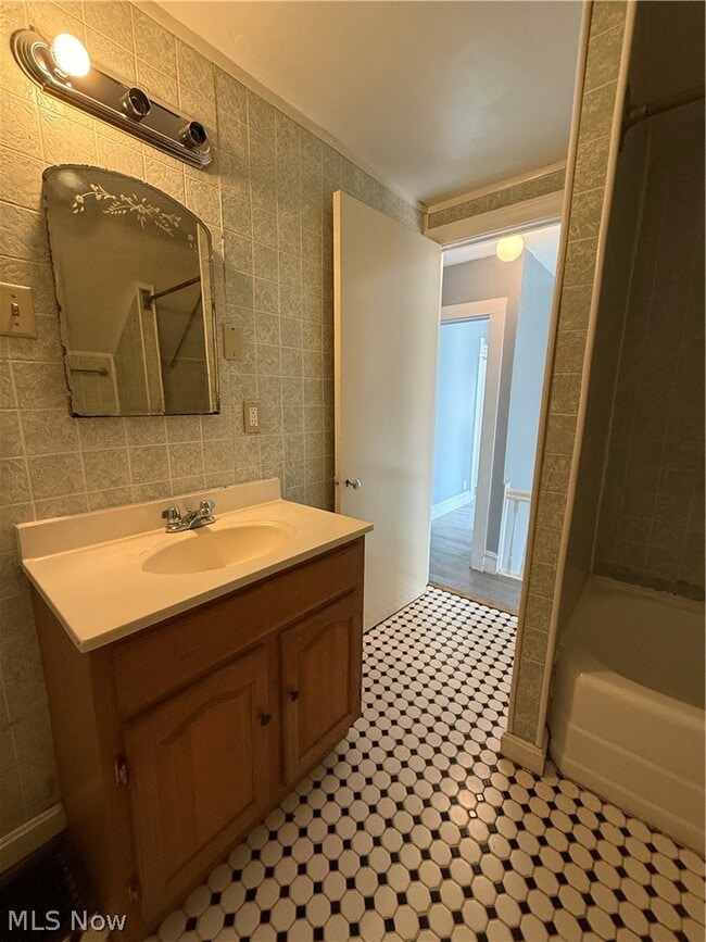 Building Photo - 3860 W 37th St