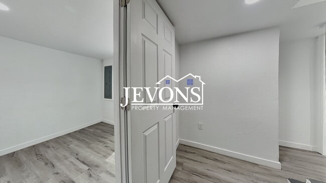 Building Photo - 630 N Skyline Dr