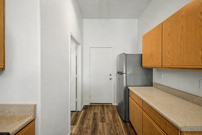 Building Photo - 16489 N Oachs Dr