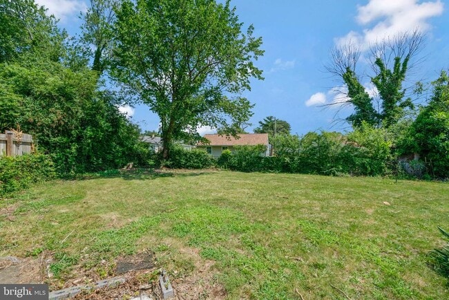 Building Photo - 728 Carson Ave