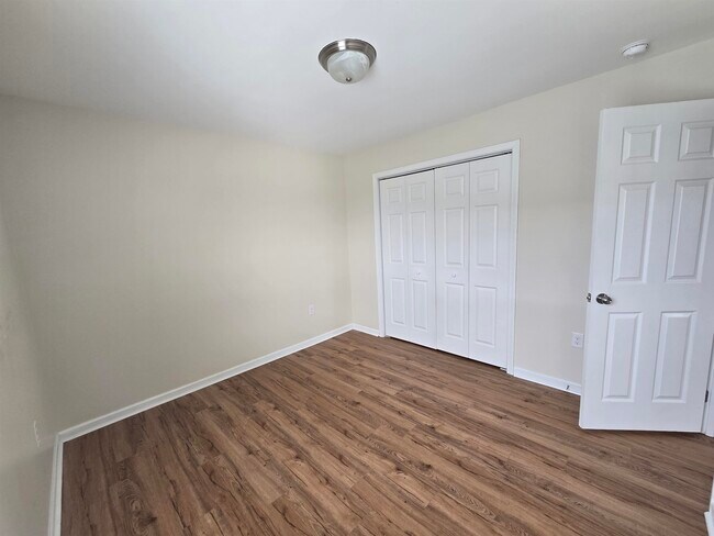 Building Photo - 1328 Valor Rd