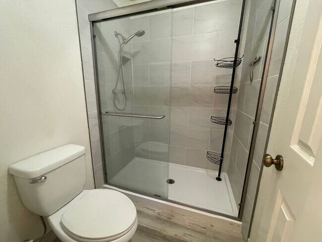 Building Photo - Stylish 3-Bedroom Home with Spacious Backy...