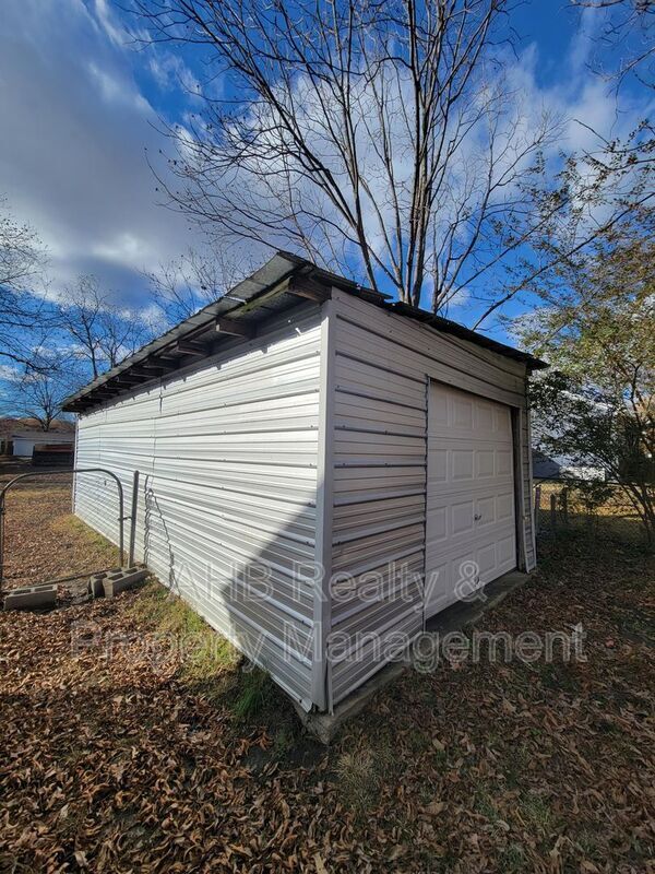 Building Photo - 1013 Attica St