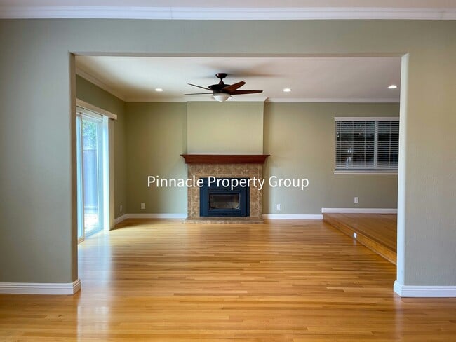 Building Photo - 4237 Haines Ave