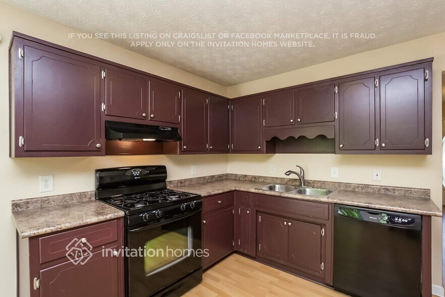 Building Photo - 1835 Red Rose Ln