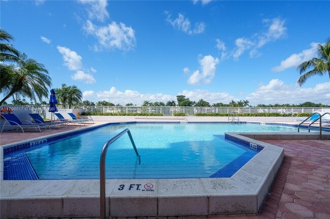 Building Photo - 5700 Collins Ave