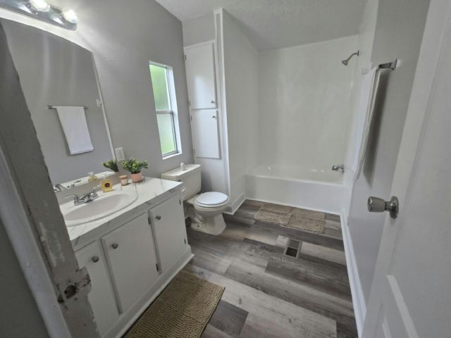 Building Photo - 11211 East Bay Rd