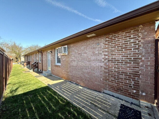 Building Photo - 924 Boscobel St