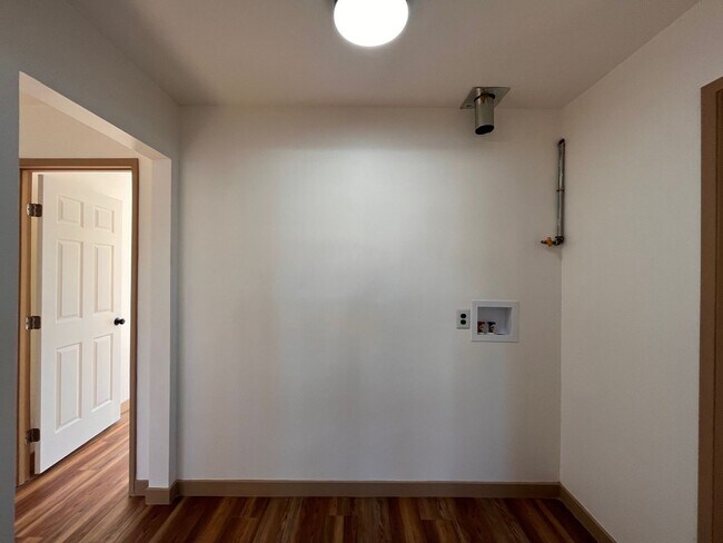 Building Photo - Fully Renovated Home with Large Extra Livingroom and Large Backyard