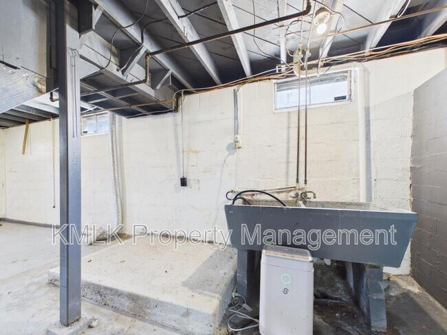 Building Photo - 1263 Atwood Ave