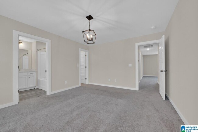 Building Photo - 170 Kings Wy