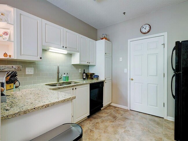 Building Photo - 708 Spring Heights Ln