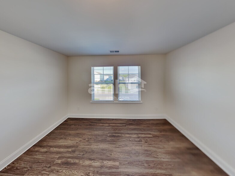 Building Photo - 1105 Amberly Wy