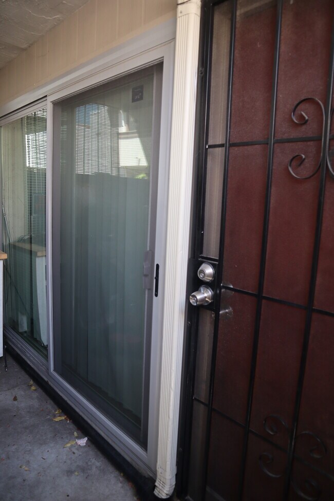 Building Photo - 3549 Castle Glen Dr