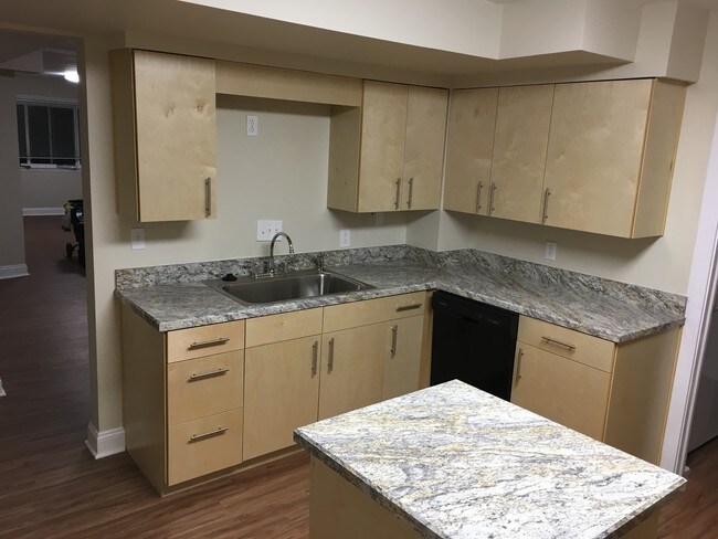 Building Photo - 36 Cowan St