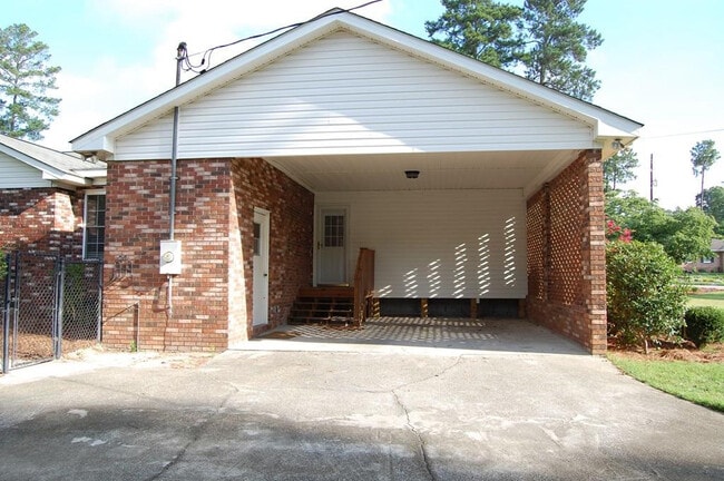 Building Photo - 222 Lakewood Cir