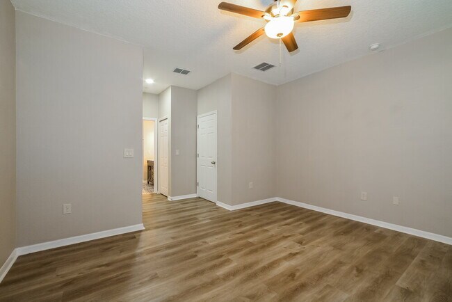 Building Photo - 241 Bluff Pass Dr