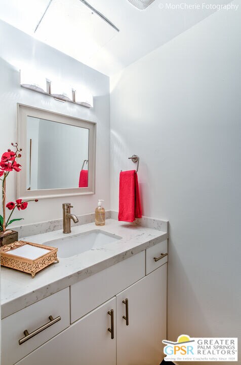 Building Photo - 2166 N Indian Canyon Dr