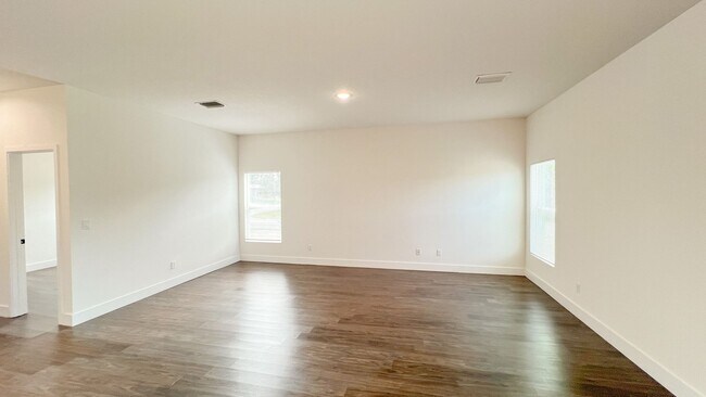 Building Photo - AVAILABLE NOW! 4 BD/2BA Home in Beautiful Palm Bay!! Wonderful home ready for move-in.