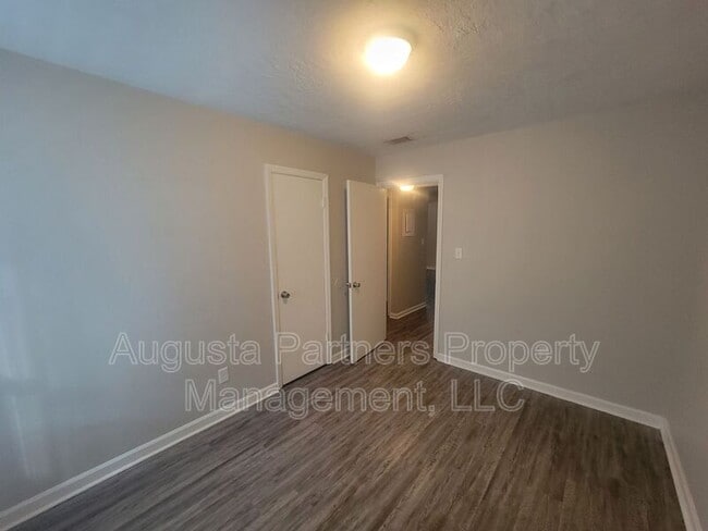 Building Photo - 114 Chalet North CT