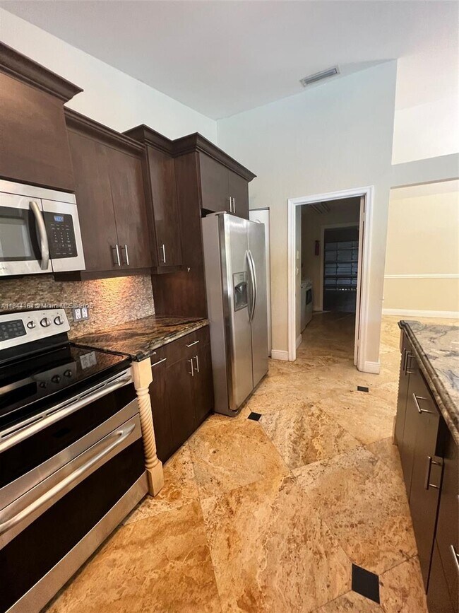 Building Photo - 10511 SW 145th Ct