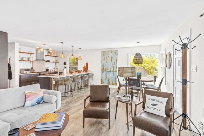 Building Photo - Fully Furnished 3-Bedroom, 1-Bath Modern B...