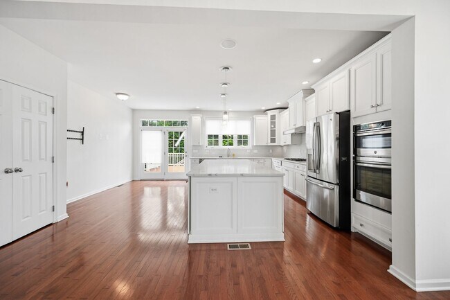 Building Photo - 24267 Purple Finch Dr