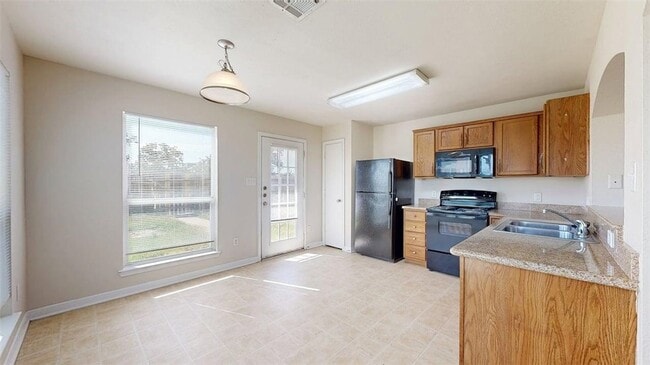 Building Photo - 4140 McFarland Dr