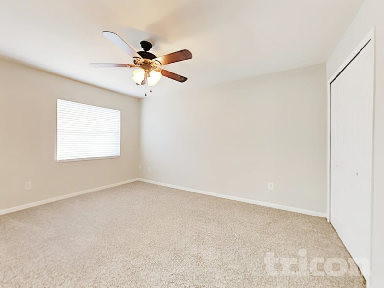 Building Photo - 802 Gullberry Ln