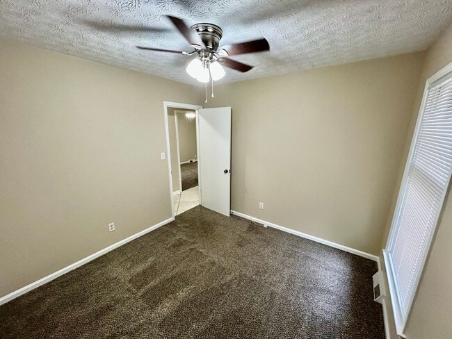 Building Photo - Newly Remodeled 4-Bedroom, 3-Bath with Fin...