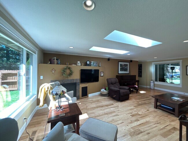 Building Photo - Country Living In The City - 3 Bedroom / 2 Bathroom Home on a Large Corner Lot