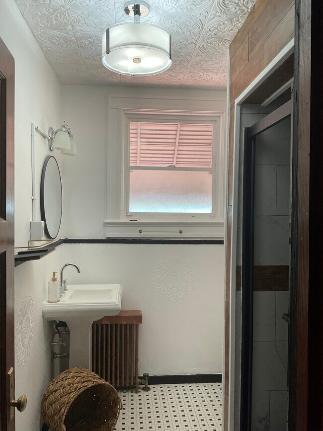 Building Photo - 4320 Sheldon Ave