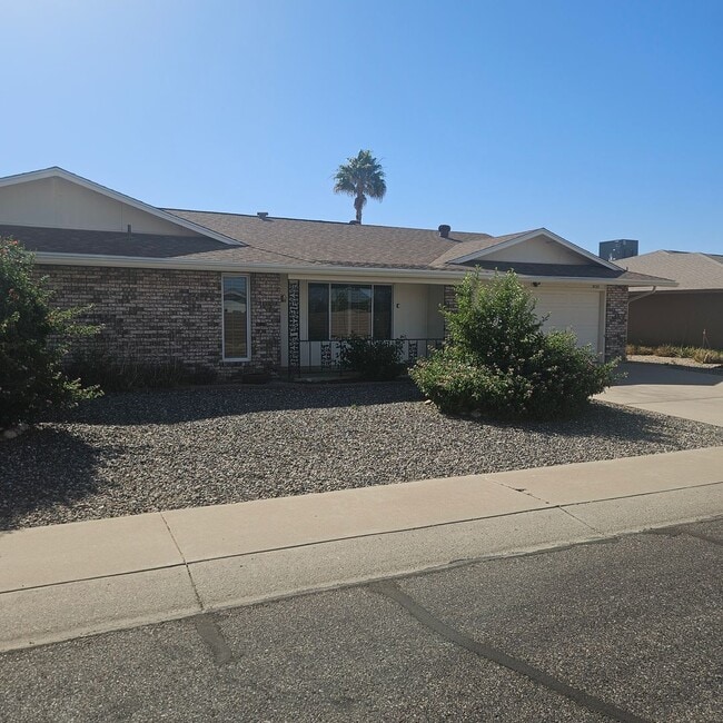 Building Photo - Spacious Home Near Shopping Center