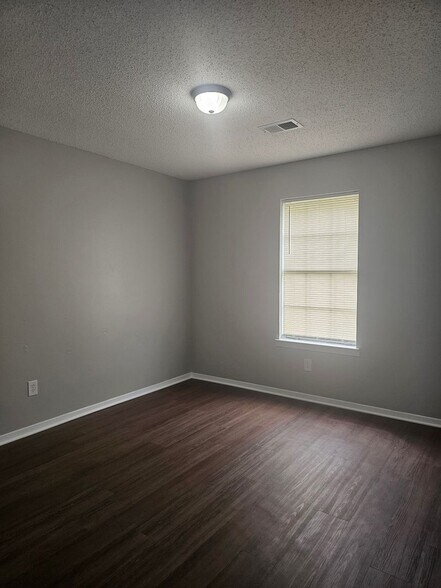 Building Photo - 6620 Forestgate Rd