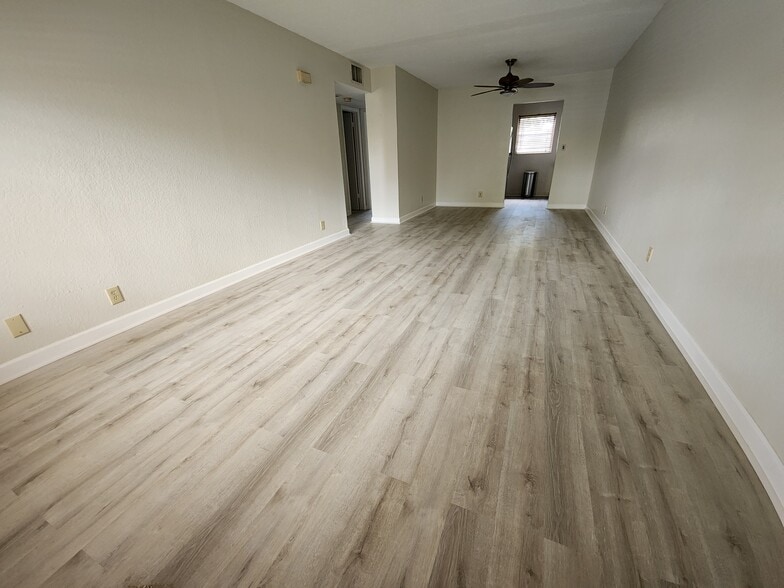 Building Photo - 2607 NE 8th Ave