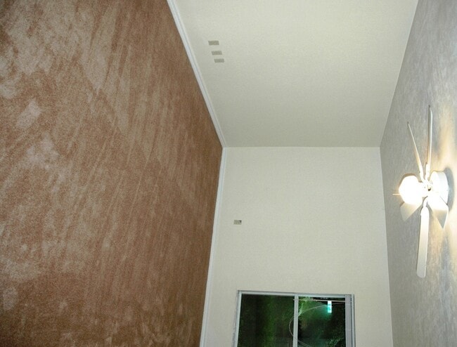 Building Photo - 3/2 House in Midtown