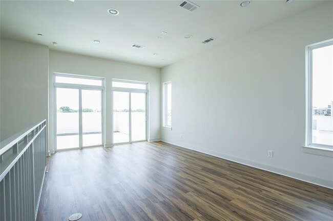 Building Photo - 1616 Edwards St