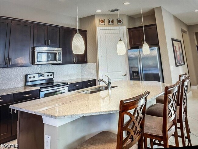 Building Photo - 12690 Fairington Way