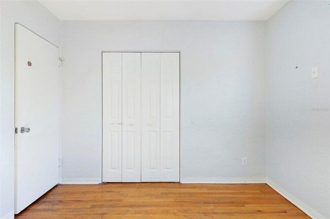 Building Photo - 2900 Leslee Lake Dr N