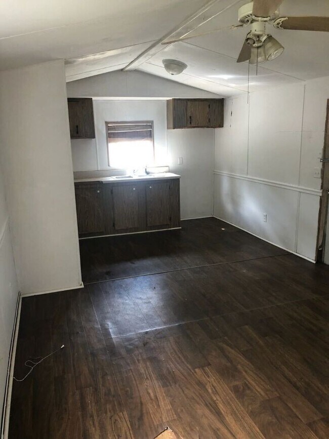 Building Photo - 539 Coconut Cir