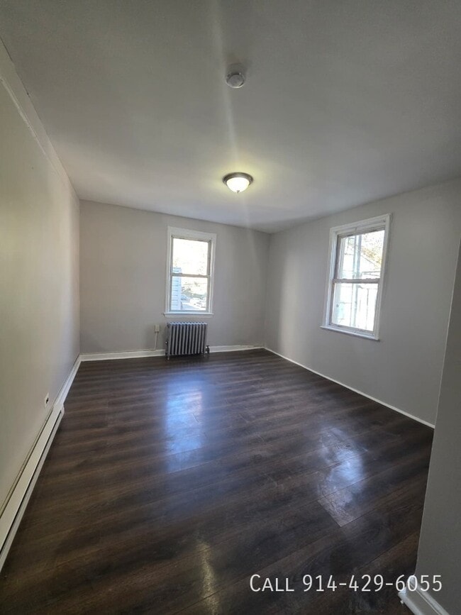 Building Photo - 139 W Sandford Blvd