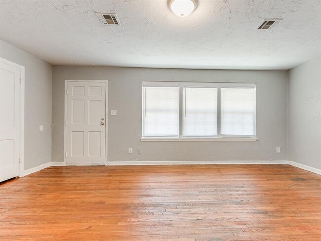 Building Photo - 1321 Campbell Rd