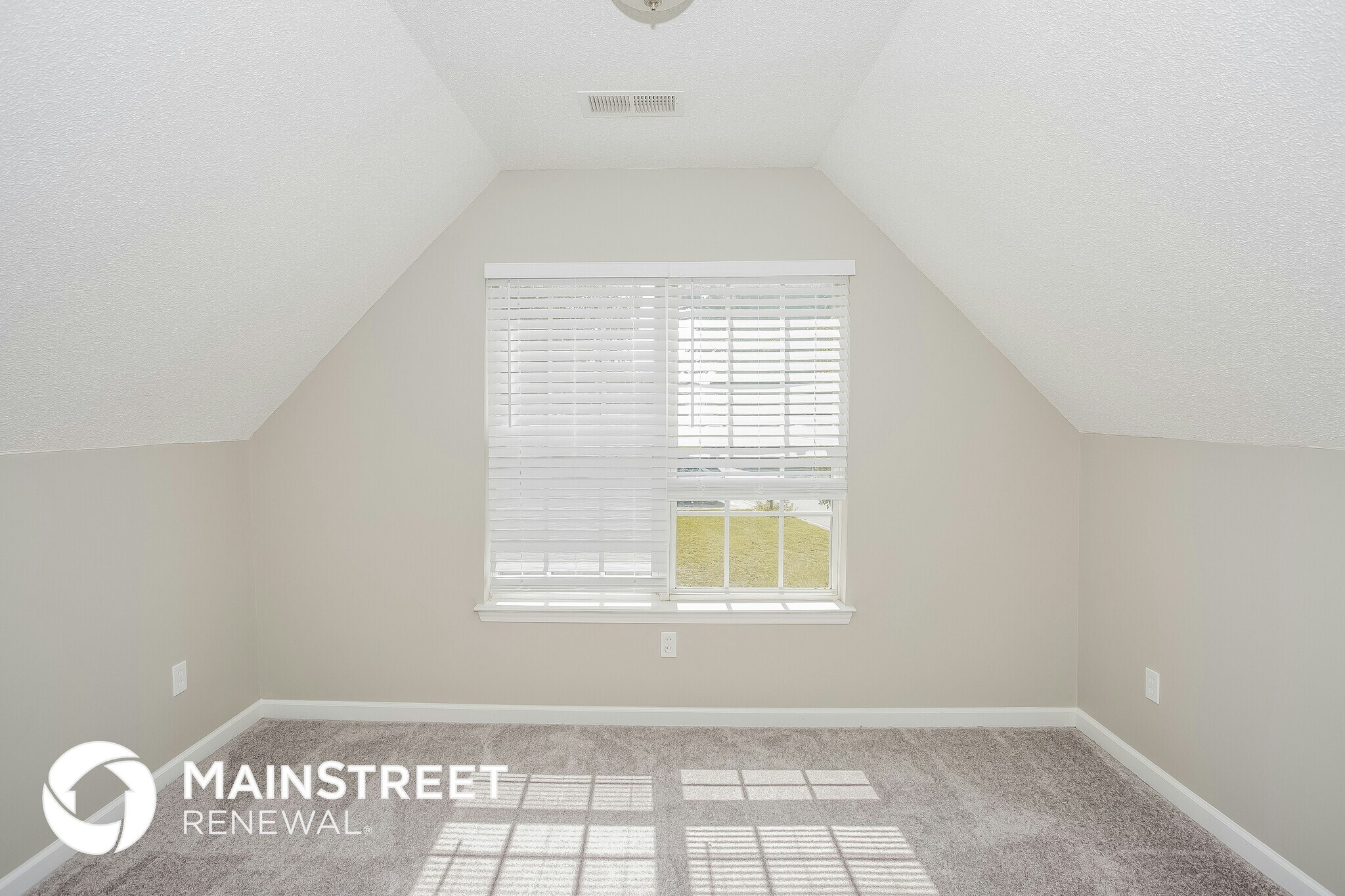 Building Photo - 135 Bellelaine Dr