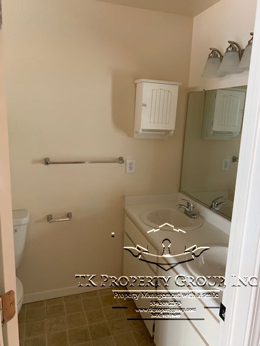 Building Photo - 1335 Oak Ridge Dr