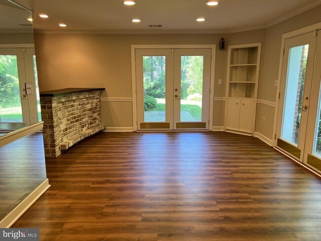 Building Photo - 10220 Cedar Pond Dr