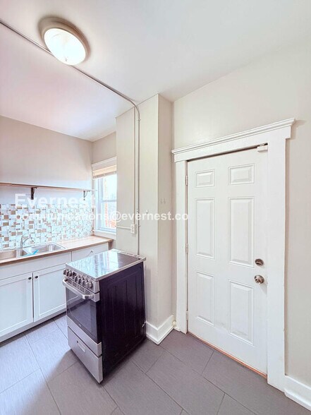 Building Photo - 504 Westminster St