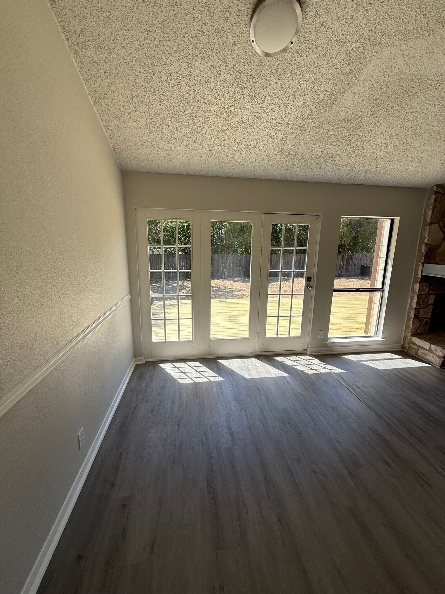 Building Photo - 7534 Lincoln Village Dr