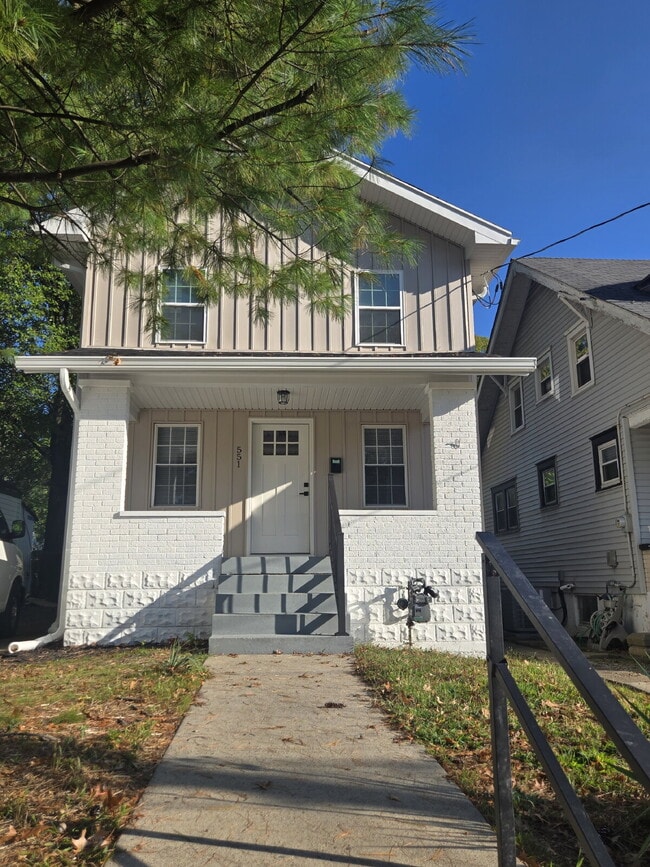 Building Photo - "Newly and beautifully remodeled 3-Bed Gem on Denmark Street!"