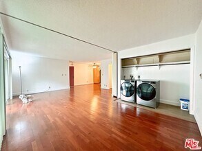 Building Photo - 3110 Merrill Dr