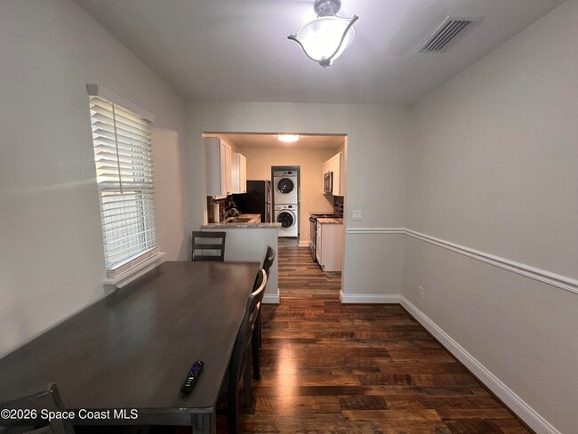 Building Photo - 1935 Oak St